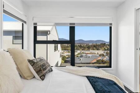 Mountain View Villa-close To Shops-10min To CBD - Broome Tourism 2