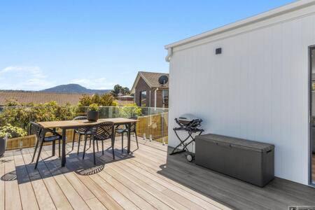 Mountain View Villa-close To Shops-10min To CBD - Broome Tourism 0