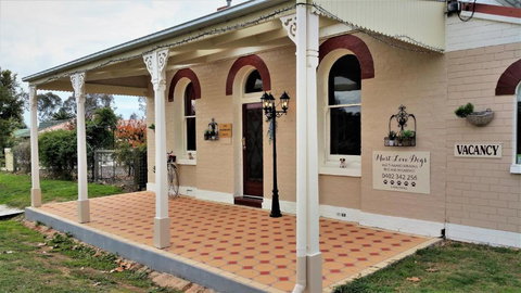 Must Love Dogs B&B & Self Contained Cottage - Broome Tourism 0