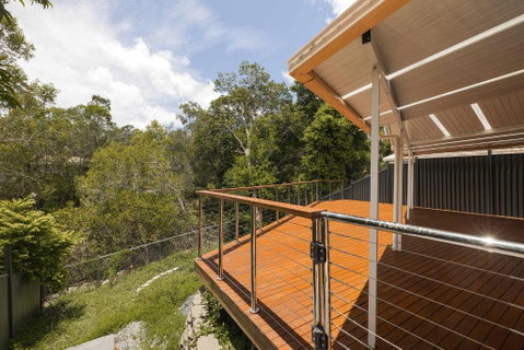 NEW 3BR Serene Creekside Retreat In Helensvale - Broome Tourism 0