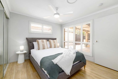 NEW 3BR Serene Creekside Retreat In Helensvale - Broome Tourism 1