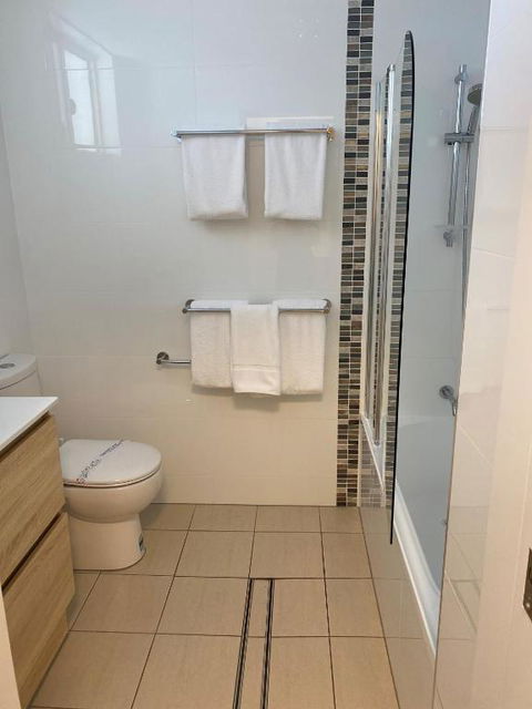 New England Motor Lodge - Broome Tourism 3