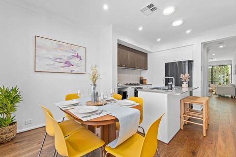 New Luxury Stylish Elegant Townhouse For Families - Broome Tourism 2