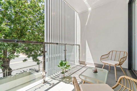 New Luxury Stylish Elegant Townhouse For Families - Broome Tourism 3