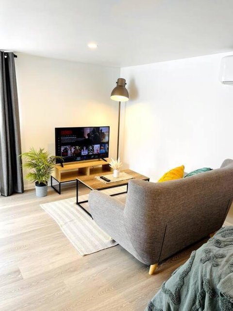 Newly Renovated Contemporary Private Studio Near Hobart CBD And Airport - Broome Tourism 3