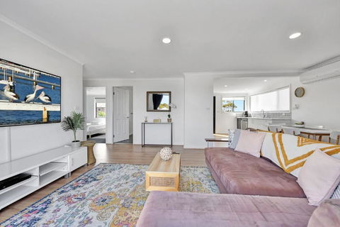 New Property Seabreeze Bungalow - Lakeview Sunset Delight At Sunshine On Lake Macquarie - Broome Tourism 3