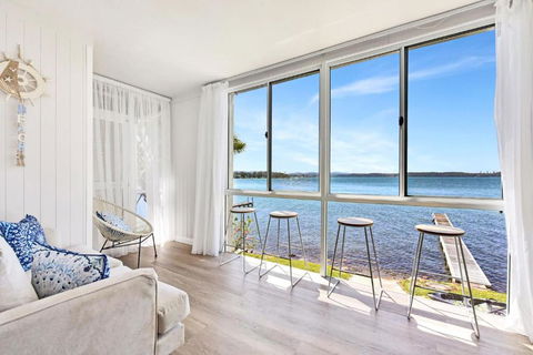 New Property Silverwater Serenity Shores Absolute Waterfront On The Lake - Broome Tourism 3