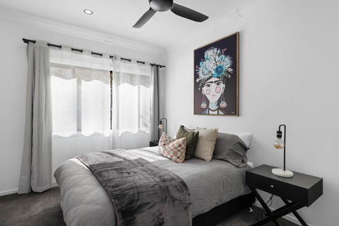 New Modern 2 Bedroom Mountain Retreat Escape - Broome Tourism 0