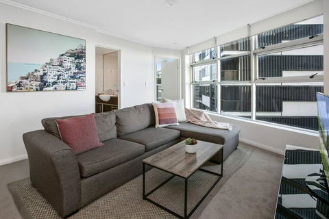 NS504 - Comfort And Convenience In North Sydney - Broome Tourism 2