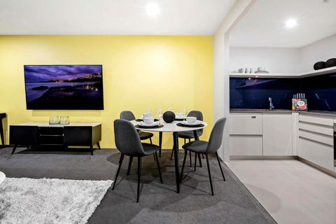 OCEAN VIEW - One Bedroom Spa Apartment - Circle On Cavill - Self Contained, Privately Managed - Broome Tourism 3