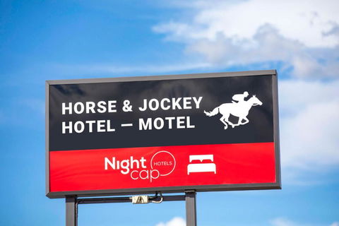 Nightcap At Horse & Jockey Hotel Warwick - Broome Tourism 2