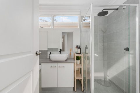 Newsom House - Stylish & Elegant Home With 4 King Beds - Broome Tourism 3