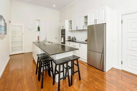 Normanville, Large Historic Three Bedroom Home - Broome Tourism 2