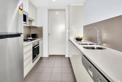 North Sydney Large Two Bedroom MIL2302 - Broome Tourism 3