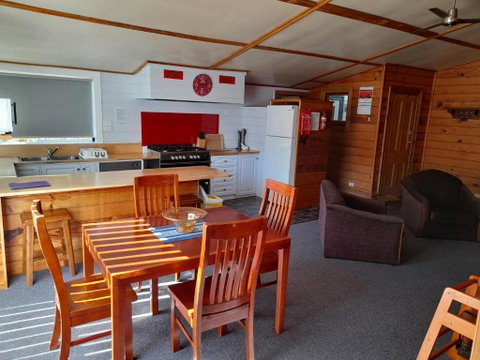 Old School Rocky Cape Guesthouse - Broome Tourism 3