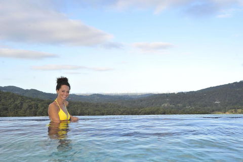 On Eagle Wings Mountain Retreat & Spa - Broome Tourism 2