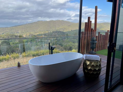 On Eagle Wings Mountain Retreat & Spa - Broome Tourism 0