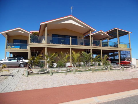 On The Deck @ Shark Bay - Broome Tourism 3