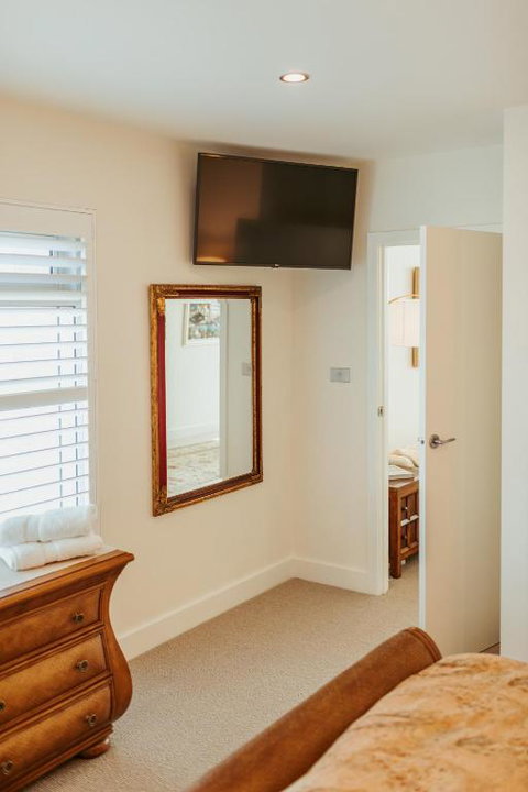 ONE Luxury Apartment - Broome Tourism 3