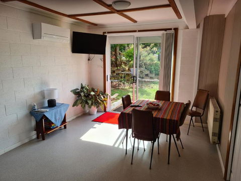 Orchard 2 Bedroom Apartment In Devonport - Broome Tourism 1