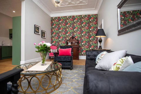 Oxbridge- Period Home In Central Goulburn - Broome Tourism 3