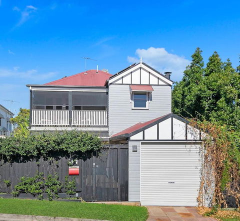 Paddington Cottage - A Classic Queenslander Stay - Broome Tourism 0