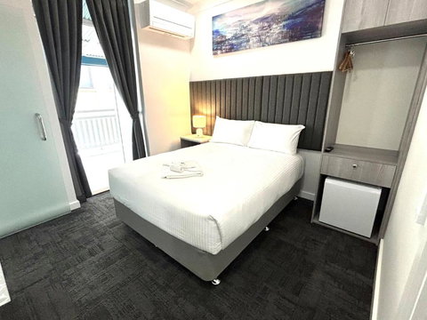 Palace Hotel Proserpine - Broome Tourism 3