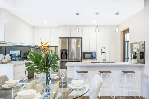 Park Avenue Townhouse Retreat Brisbane Sleeps 10 - Broome Tourism 1