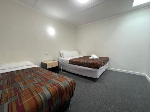Parkside Inn Motel - Broome Tourism 1