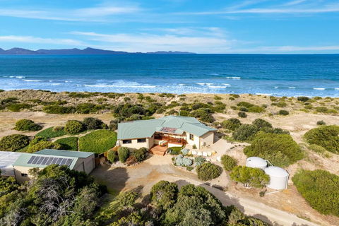 Peace & Plenty - Broome Tourism 1