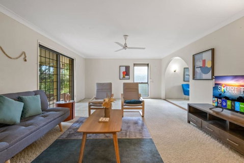 Peaceful 4BR At Sunnybank CBD With 2Parking Yard And Mall - Broome Tourism 1
