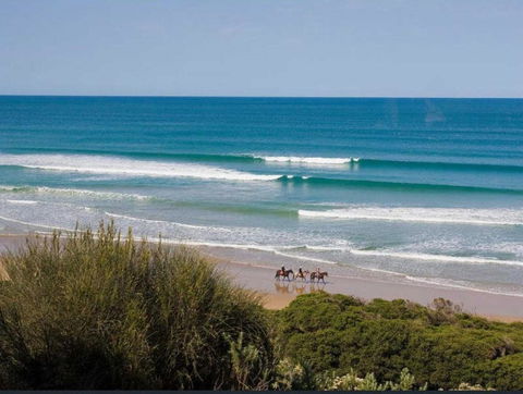 Pelican Views - Fairhaven - Broome Tourism 3