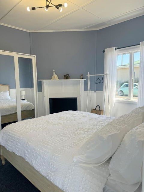 Penguin Paradise Beach House - Broome Tourism 2