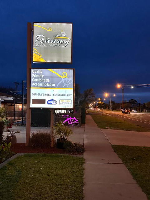 Pevensey Motor Lodge - Broome Tourism 0