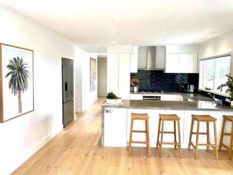 Pool & Pet Friendly - Mornington Peninsula Beach House - Broome Tourism 2