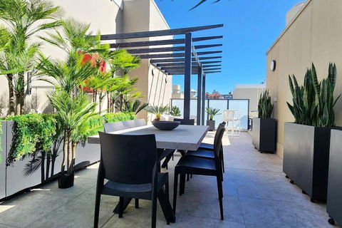 Penthouse With Private Terrace, Parking + 2 Pools - Broome Tourism 1