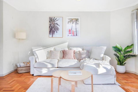 Perfect Manly Retreat, In The Heart Of Manly, Family & Couple Friendly Apartment With CAR SPOT - Broome Tourism 1