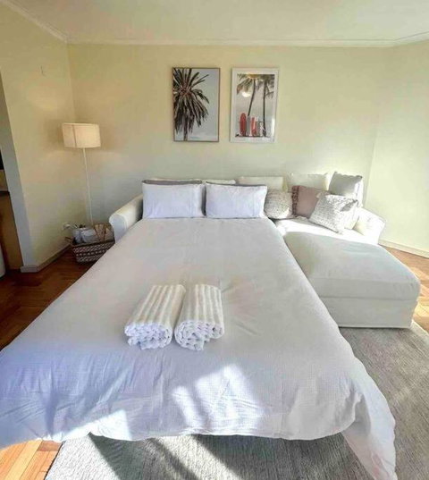 Perfect Manly Retreat, In The Heart Of Manly, Family & Couple Friendly Apartment With CAR SPOT - Broome Tourism 3