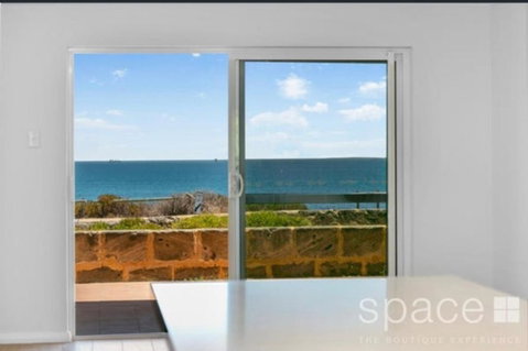Perfect Oceanfront Cottesloe Apartment - Broome Tourism 2