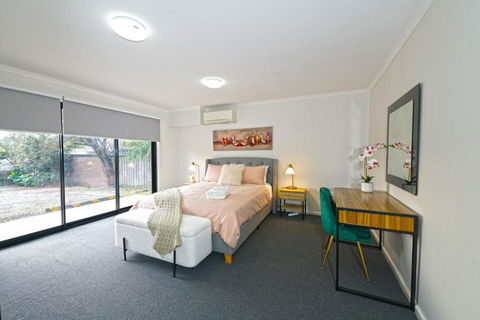 Pet Friendly Well-appointed 3BM Retreat Parking Netflix - Broome Tourism 0
