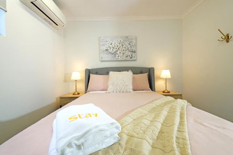 Pet Friendly Well-appointed 3BM Retreat Parking Netflix - Broome Tourism 1