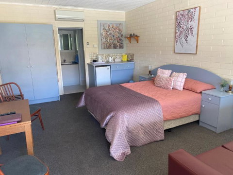 Peterborough Motel - Broome Tourism 1