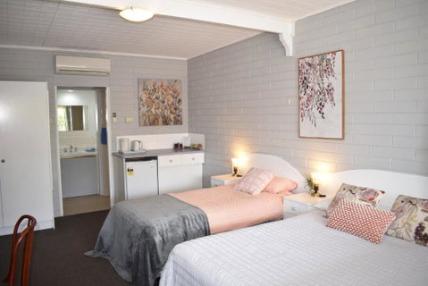 Peterborough Motel - Broome Tourism 0