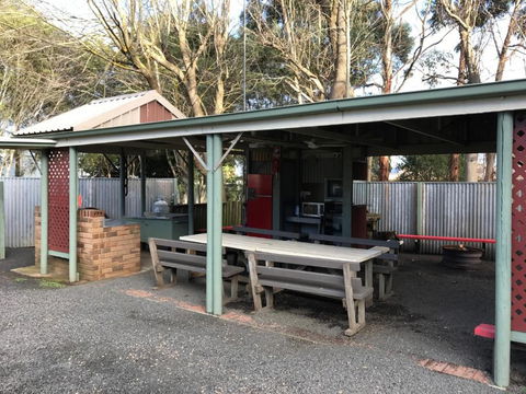 Pinewood Caravan Park - Broome Tourism 0