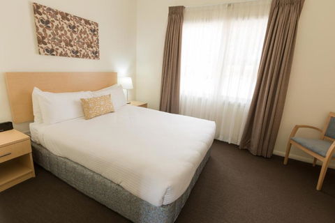 Pokolbin Village Estate - Broome Tourism 3