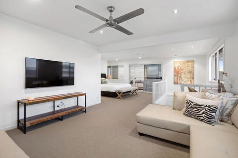 Pool Side Luxury Pet Friendly - Walk To The Beach - Broome Tourism 3