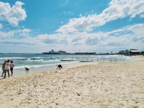 Port Melbourne Dog Beach Stays - Broome Tourism 2