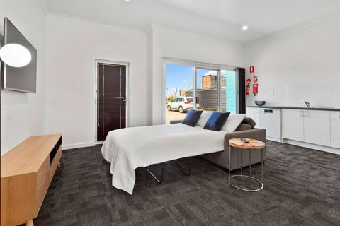 Port Lincoln Shark Apartment 4 - Broome Tourism 3
