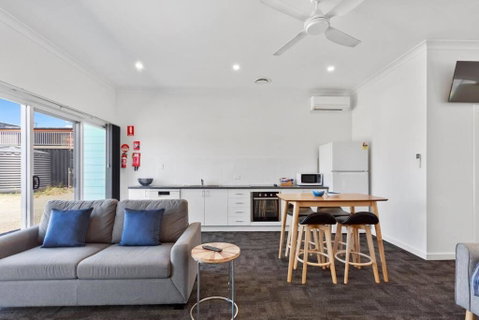 Port Lincoln Shark Apartment 5 - Broome Tourism 1