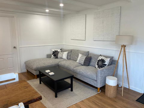 Pet Friendly Cozy Cabin - Broome Tourism 2